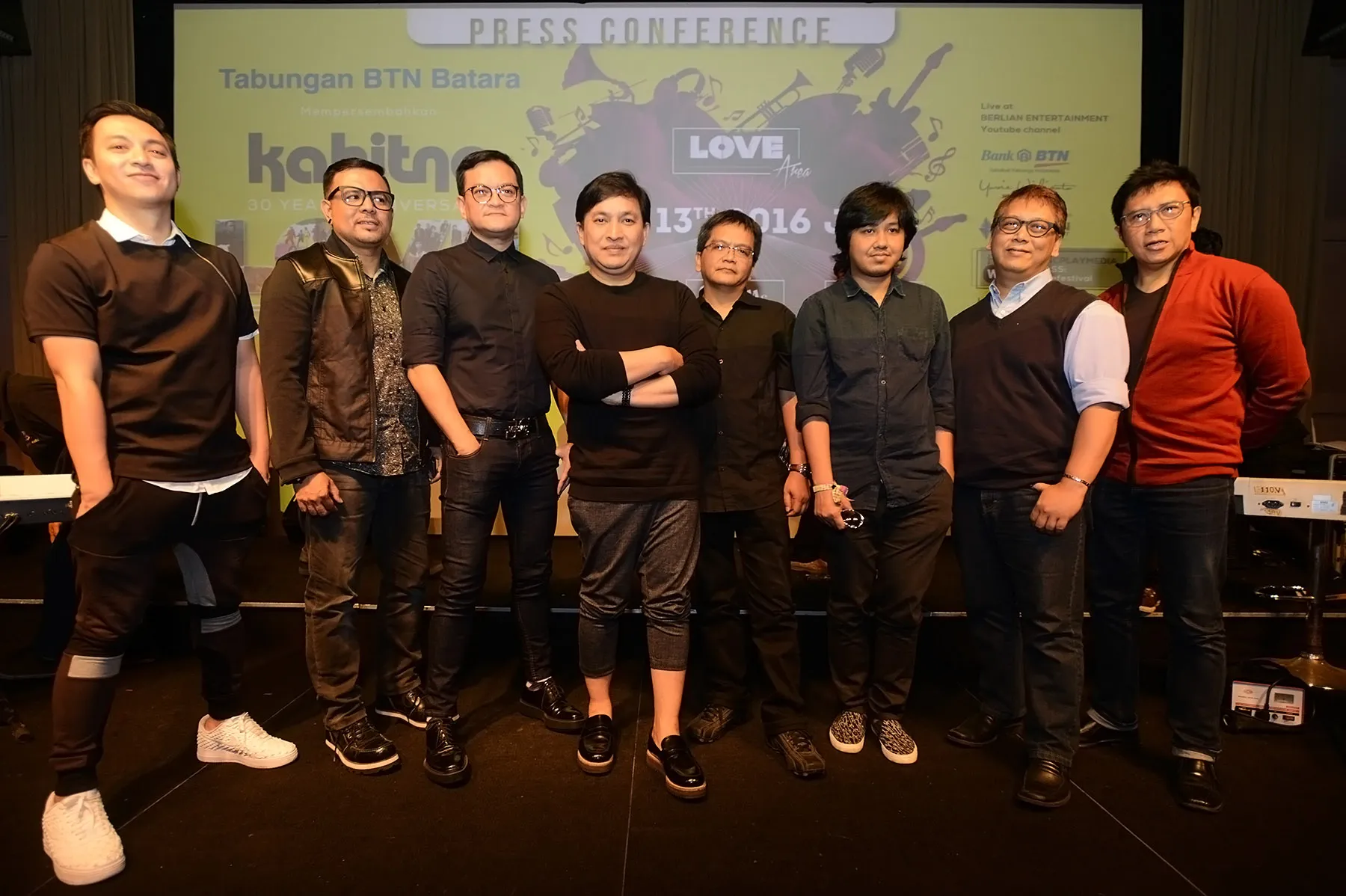 Sembilan orang selama 30 tahun. Kahitna memang luar biasa © Bambang E Ros