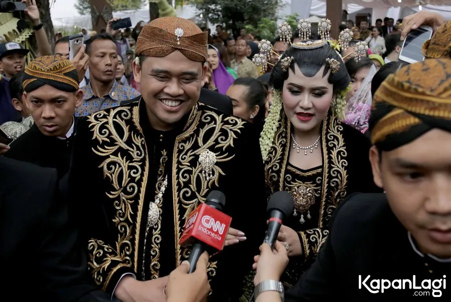 Pernikahan Kahiyang, berbalut adat Jawa dengan ribuan tamu yang hadir. ©KapanLagi.com/Bayu Herdianto