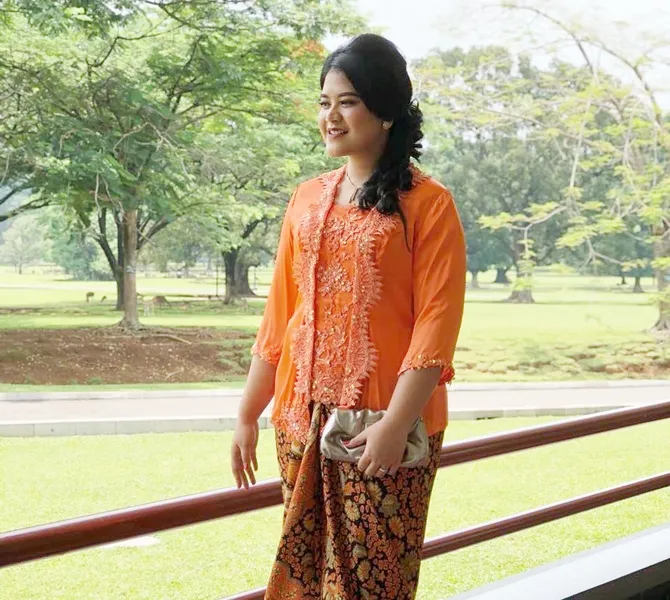 Meski pakai make up, penampilan Kahiyang tetap terlihat sederhana. © Instagram.com/ayanggkahiyang