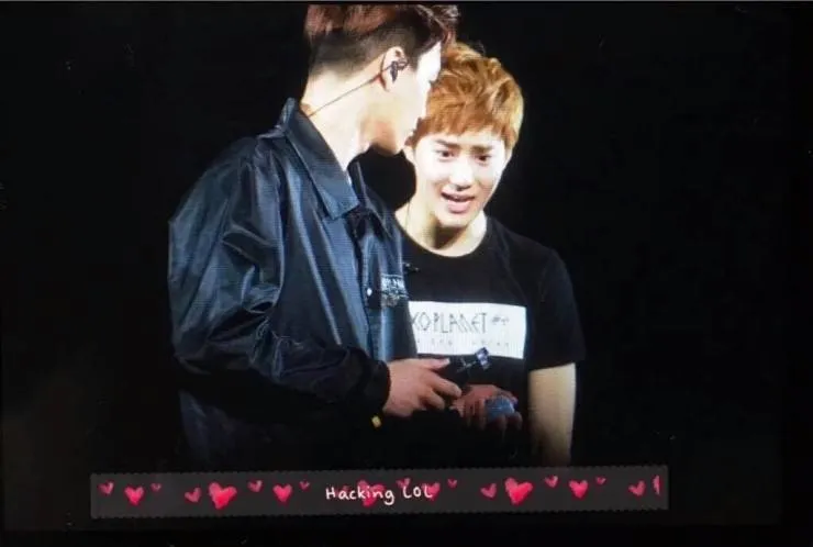 Kai merusak mic saat konser © Istimewa