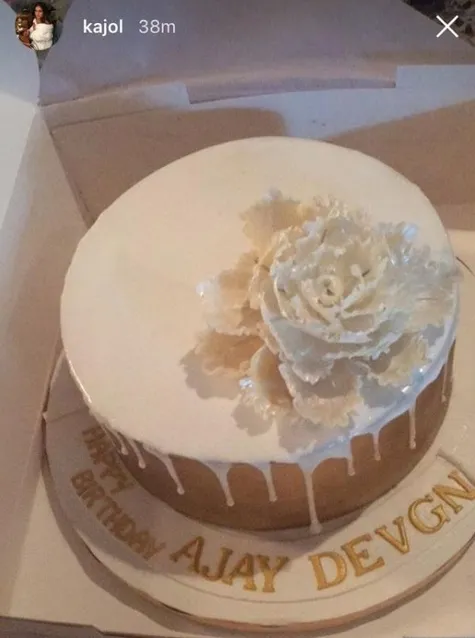 Kue ultah dari Kajol buat Ajay ©instagram/kajol