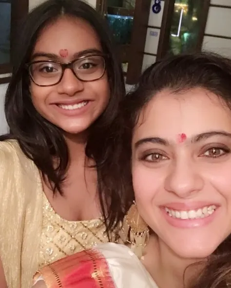 Kajol dapat banyak tips dari Nysa ©instagram/kajol