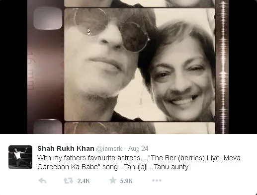 Ini dia selfie Shahrukh Khan dan Tanuja setibanya di Islandia © Twitter.com/iamsrk