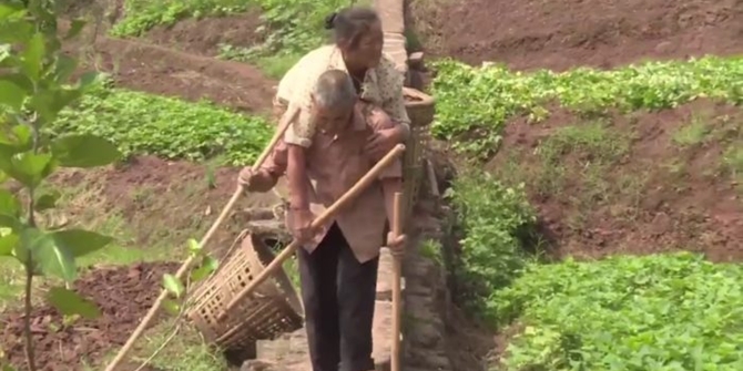 Saling membutuhkan, mereka terus bersama hingga tua © Youtube