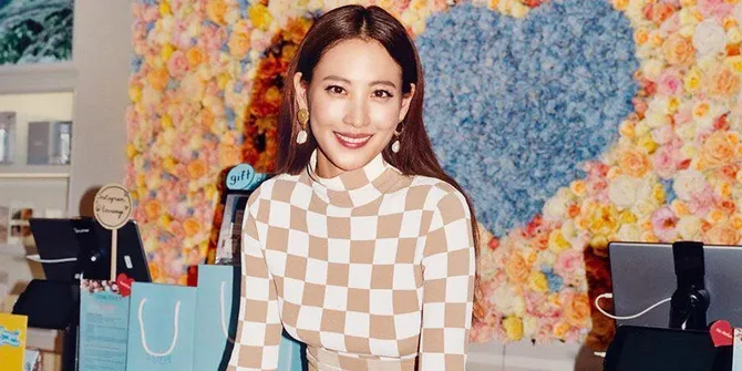 Claudia Kim © VOGUE