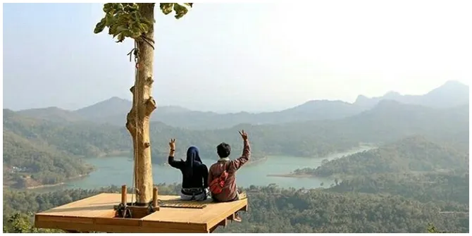 Bukit Kali Kuning bersemi kembali menjadi tempat wisata baru yang kece banget buat foto-foto.