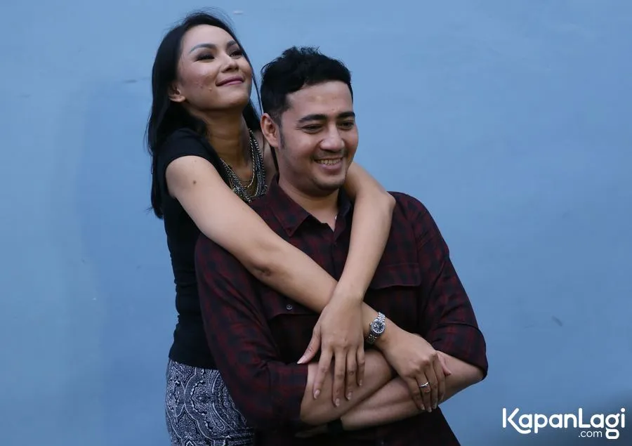 Kalina dan Hendra memilih untuk tidak menjalani resepsi pernikahan. ©KapanLagi.com/Agus Apriyanto