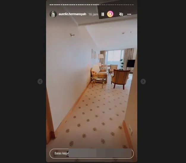 Lantai dengan Karpet Mewah