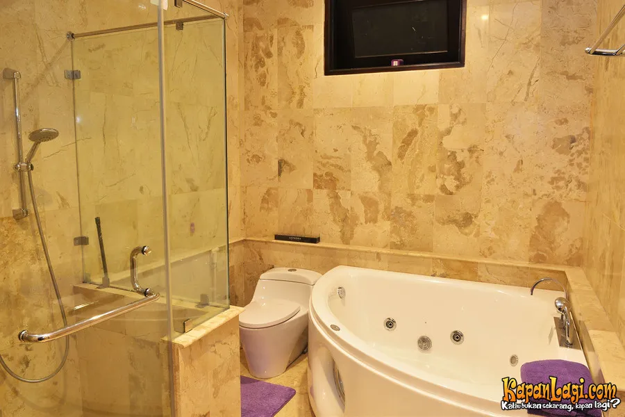Saking asyiknya, Aurel bisa ketiduran saat berendam di bath up ini. / KapanLagi.com®