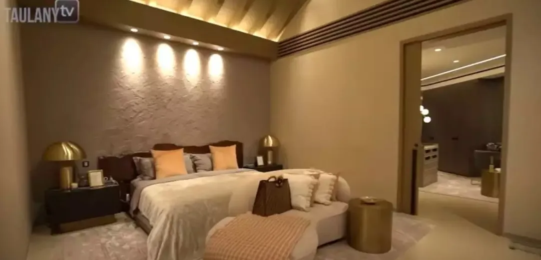 Potret kamar tidur di rumah Maia Estianty (Sumber: YouTube/Taulany TV)