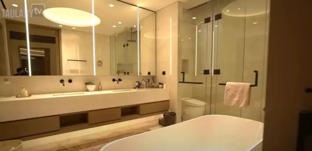 Potret kamar tidur di rumah Maia Estianty (Sumber: YouTube/Taulany TV)