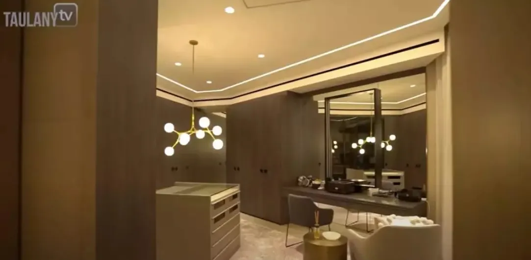 Potret kamar tidur di rumah Maia Estianty (Sumber: YouTube/Taulany TV)