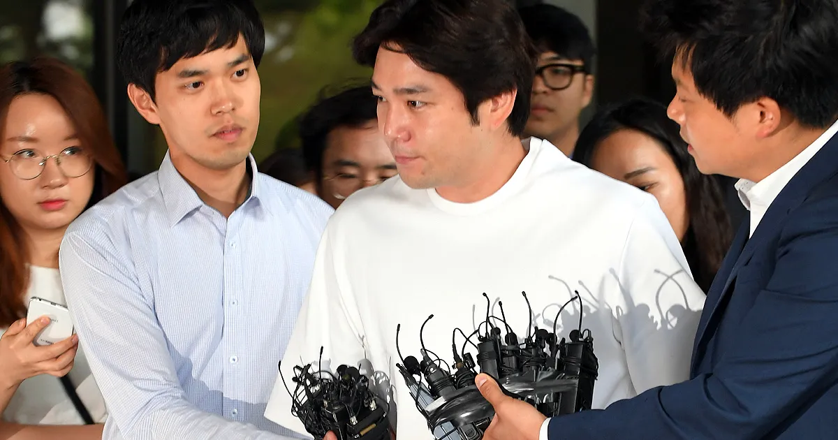 SM Entertainment menyebut permasalahan Kangin sudah diselesaikan langsung di tempat. © Koreaboo.com