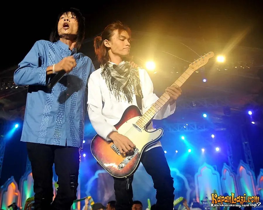 Pasca beberapa tahun sukses di belantika musik tanah air, karir Kangen Band meredup seiring berbagai sensasi yang muncul dari personelnya. ©KapanLagi.com