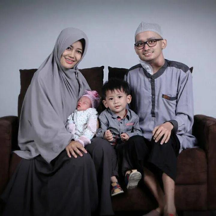 Rezy Selvia dan suami Andrie K. Farid yang didiagnosa kanker lidah © Facebook.com/Andrie K. Farid