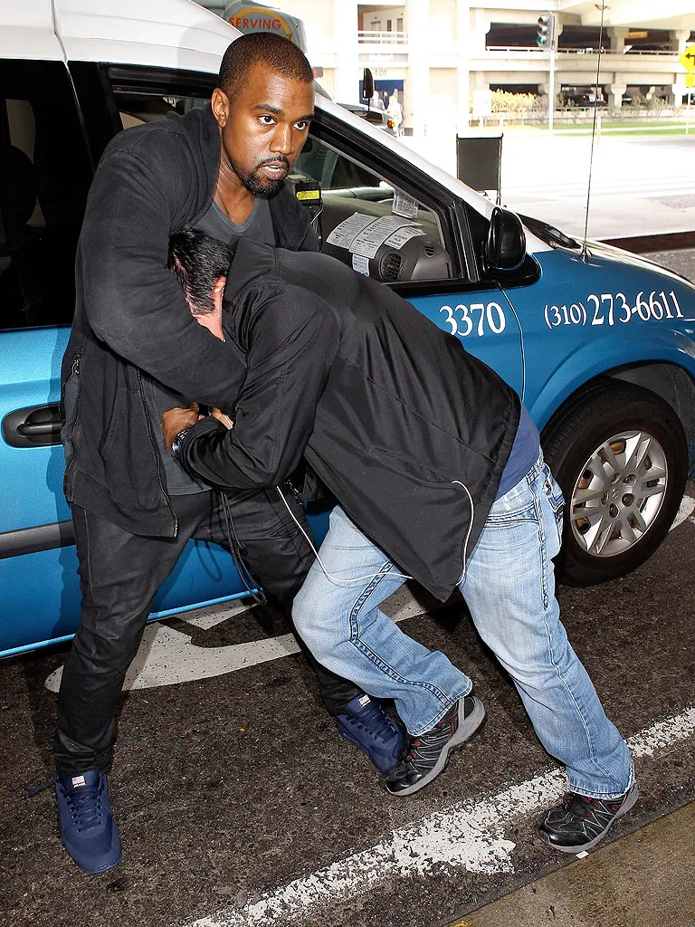 Kanye West hajar paparazzi @ people.com 