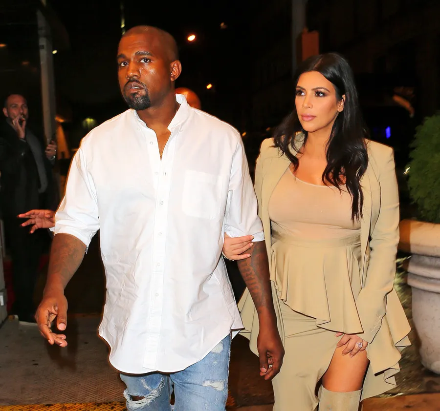 Kanye dikabarkan memberi bra seharga 67,8 miliar rupiah untuk Kim K © Splashnews.com