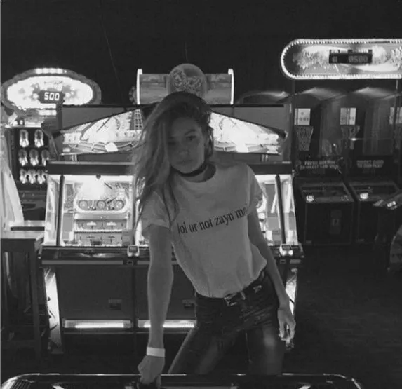 Sebelumnya Gigi Hadid juga pernah pakai kaos dengan tulisan Zayn Malik © Twitter.com/zaynmalik