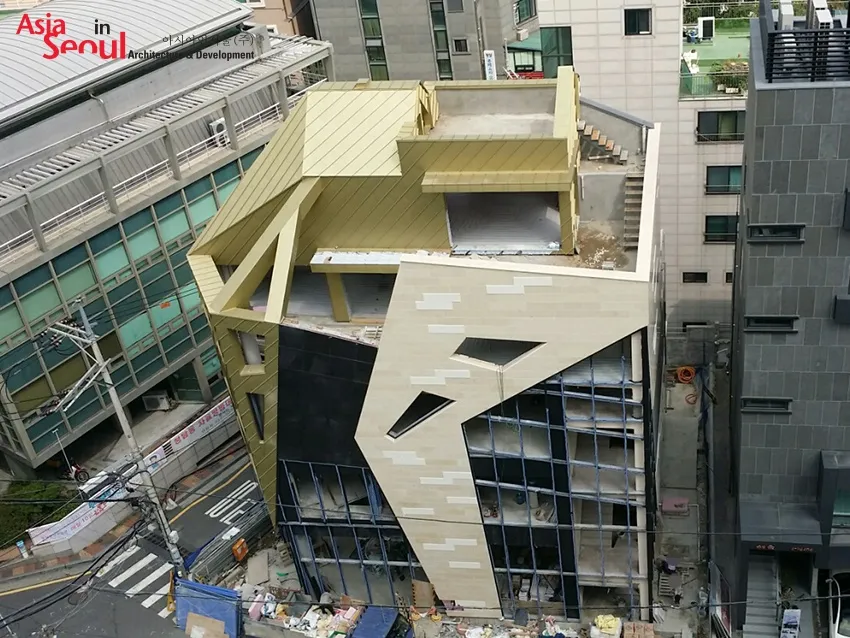 Penambahan lantai di gedung milik Seungyeon © My Daily