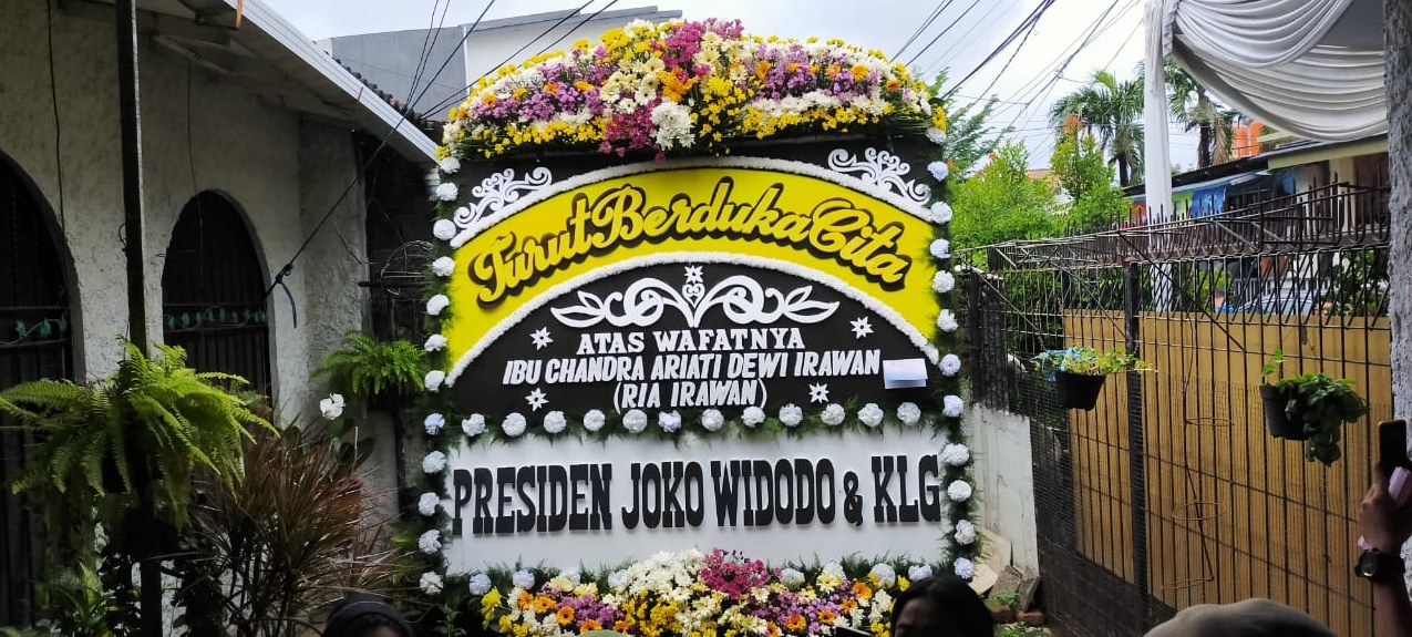 Jokowi's flower arrangement for Ria Irawan ©KapanLagi.com/Budy Santoso