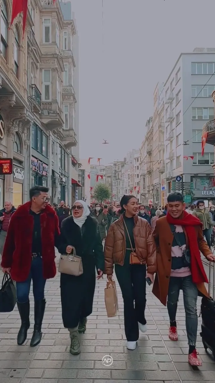 (credit: Instagram.com/queen_saritaabdulmukti/)