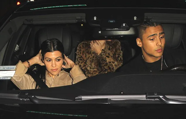 Inilah brondong ganteng yang tertangkap dinner bareng Kourtney © dailymail.co.uk