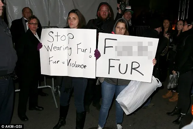 Pendemo Kim Kardashian © Daily Mail