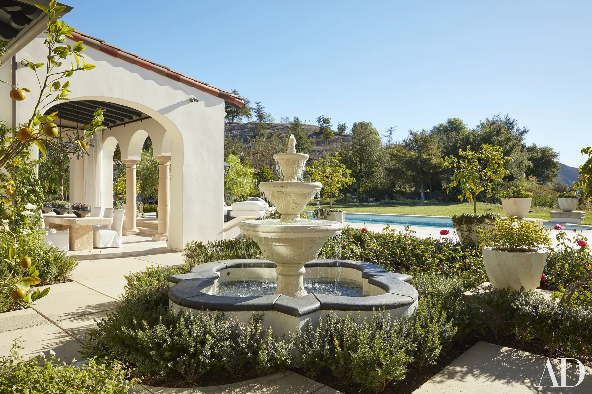 Hunian megah milik Khloe Kardashian © Architectural Digest