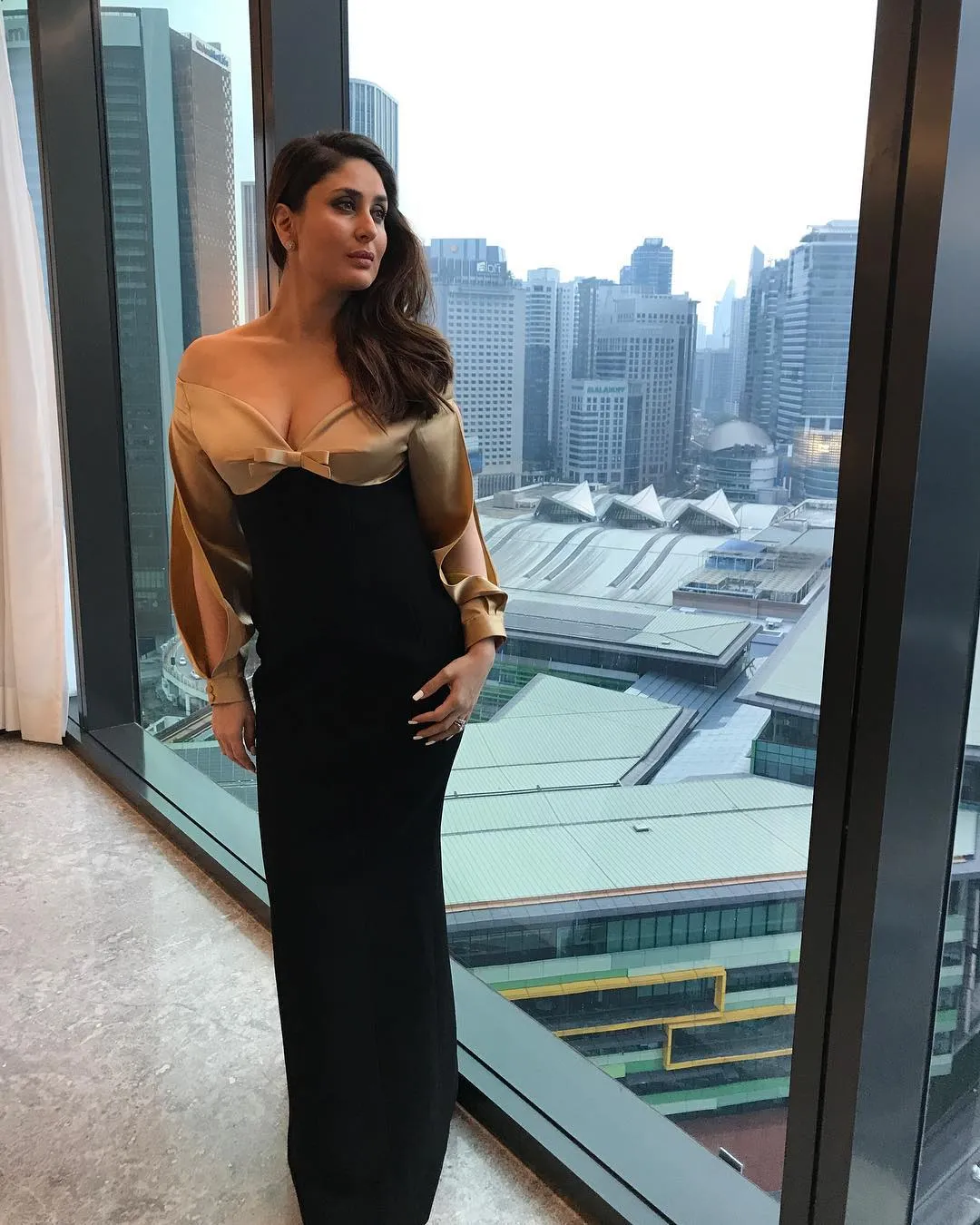 Kareena tampil stunning di Malaysia ©instagram/poonamdamania
