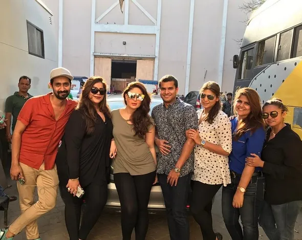 Kareena di Mehboob Studio, ia kembali syuting iklan setelah melahirkan Taimur ©instagram/poonamdamania