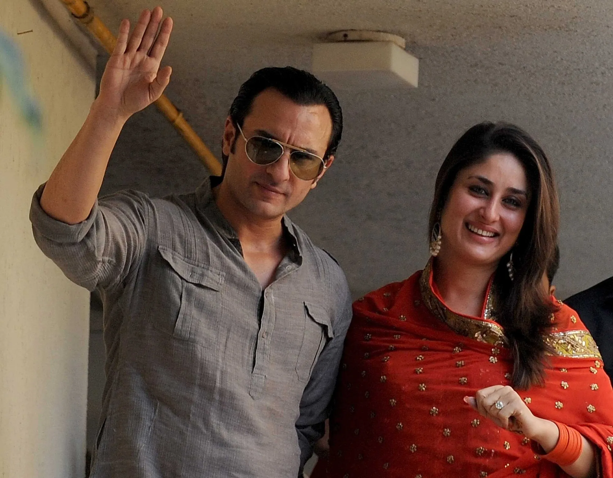 Saif dan Kareena Kapoor di Mumbai ©pinkvilla