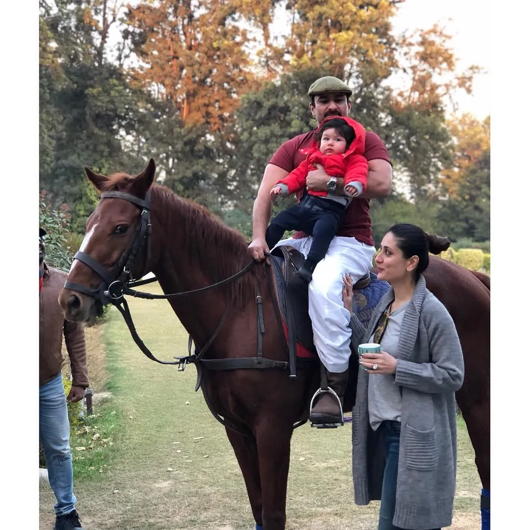 Taimur pertama kali naik kuda bareng Saif @Karismakapoor