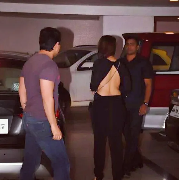 Kareena sudah berani pamer punggung tiga bulan setelah melahirkan ©bollywoodlife