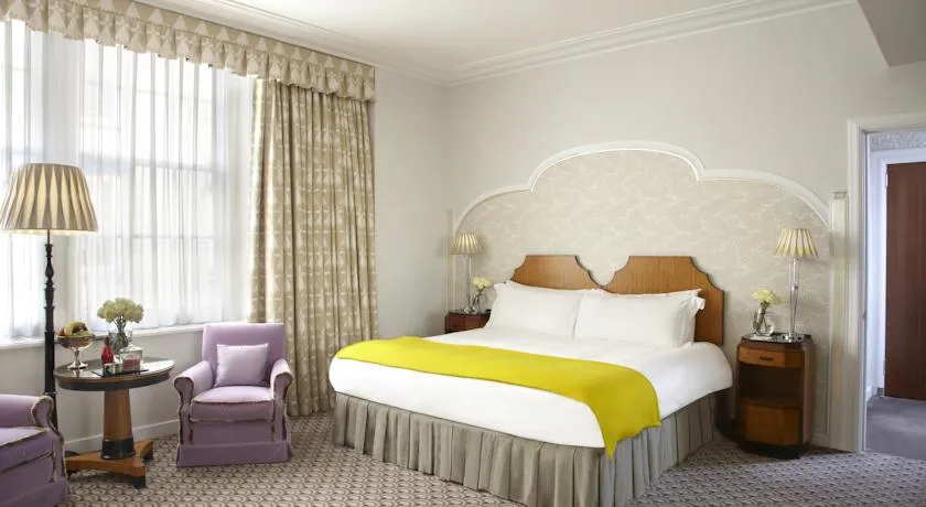 Salah satu kamar di hotel Claridge ©booking.com
