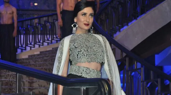 Ini dia penampilan Kareena Kapoor yang memukau di atas catwalk @indianexpress.com