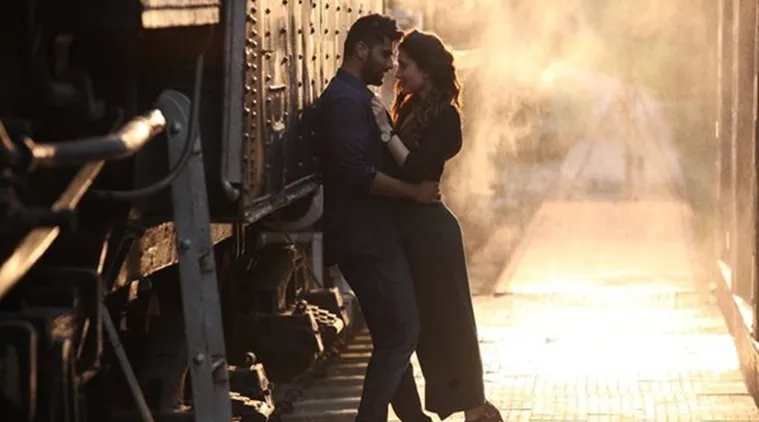 Kareena dan Arjun umbar kemesraan di foto teaser film 'KI AND KA' © Indianexpress.com