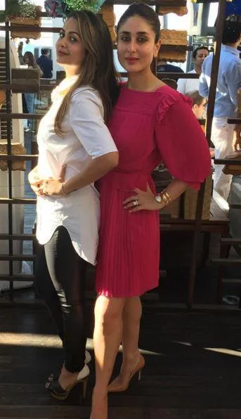 Ini dia gaya Kareena bareng Amrita Arora saat hadiri baby shower © Pinkvilla.com