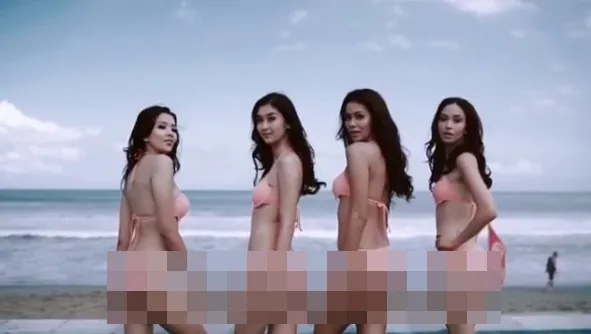 Karina Nadila dkk mengenakan bikini two piece seragam ©instagram/karinanadila