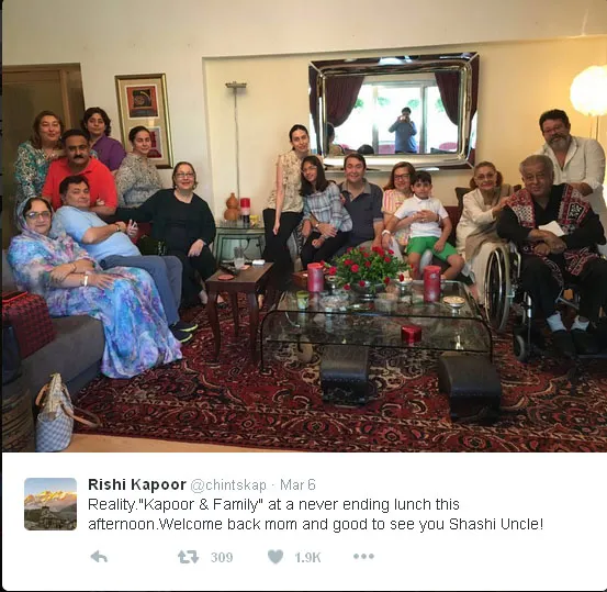 Karisma Kapoor usai makan siang bareng keluarganya © Twitter.com/chinstkap