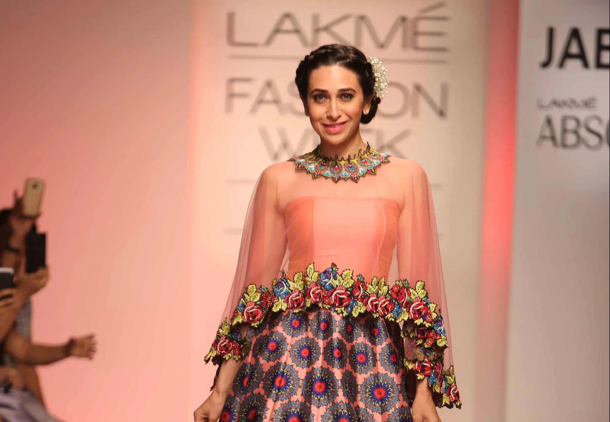 Karisma Kapoor belum punya rencana comeback ke film Bollywood. ©urbanasian.com