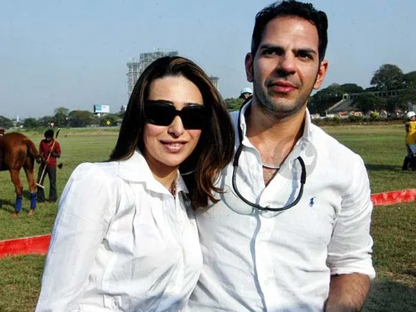 Karisma disebut sudah cuci otak anak-anaknya ©masala.com