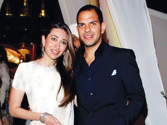Karisma Kapoor bantah tak beri izin Sanjay bertemu dengan anak-anaknya. ©indiatoday.in
