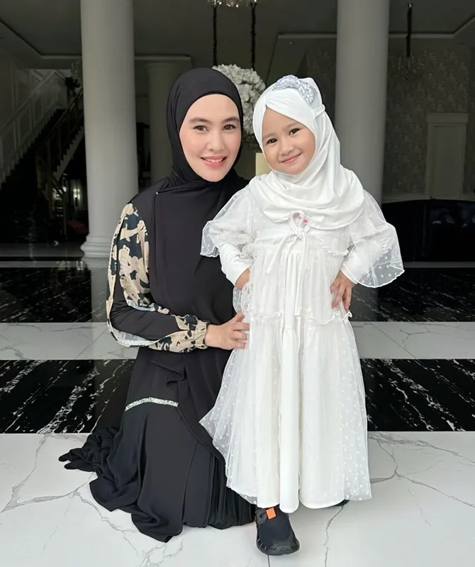 credit; instagram.com kartikaputriworld