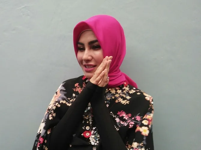 Kartika Putri bersyukur masih mendapat tawaran pekerjaan setelah resmi berhijab. © KapanLagi.com/Nuzulur Rakhmah