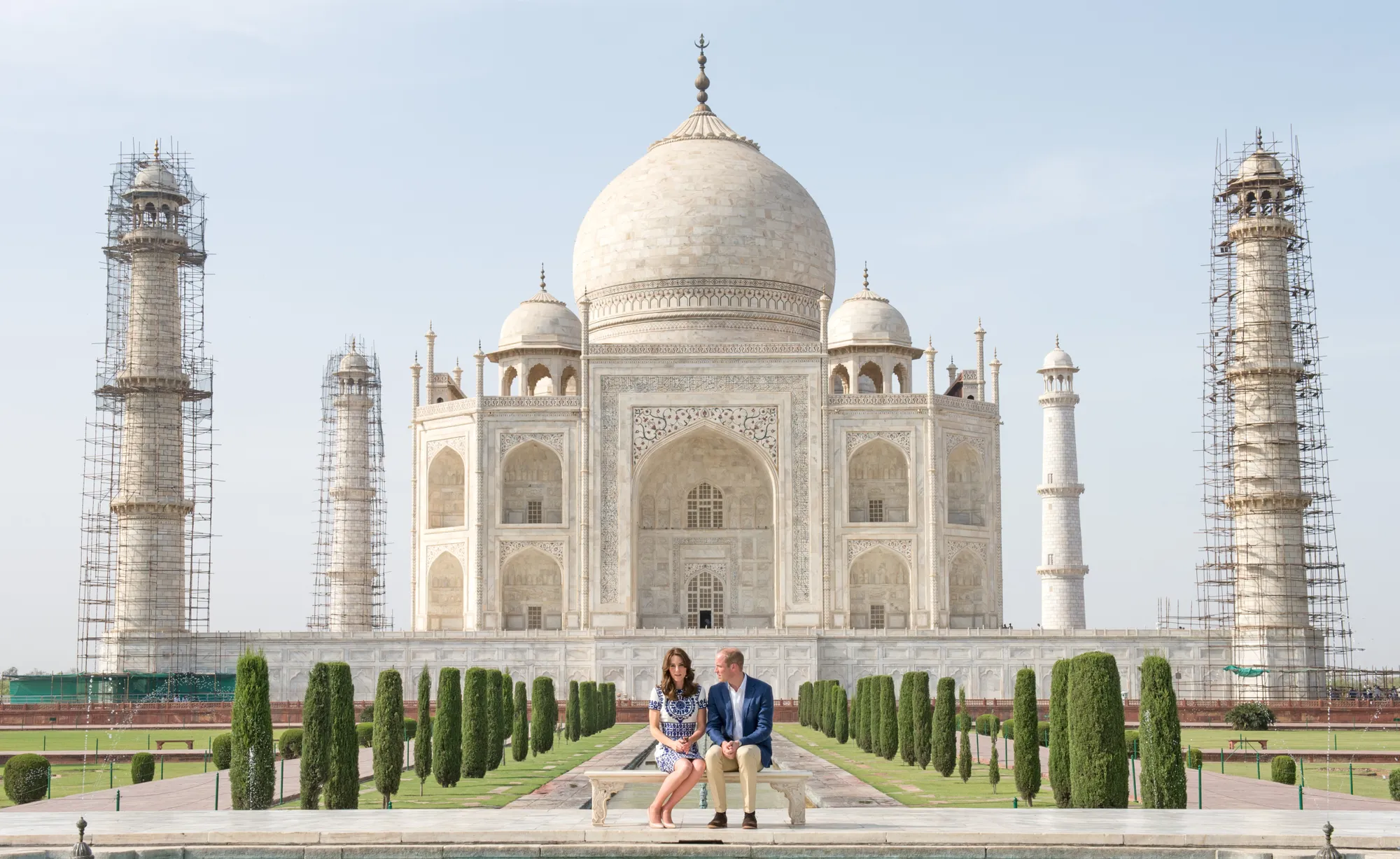 Kate dan William pose elegan di depan Taj Mahal © TPG Images