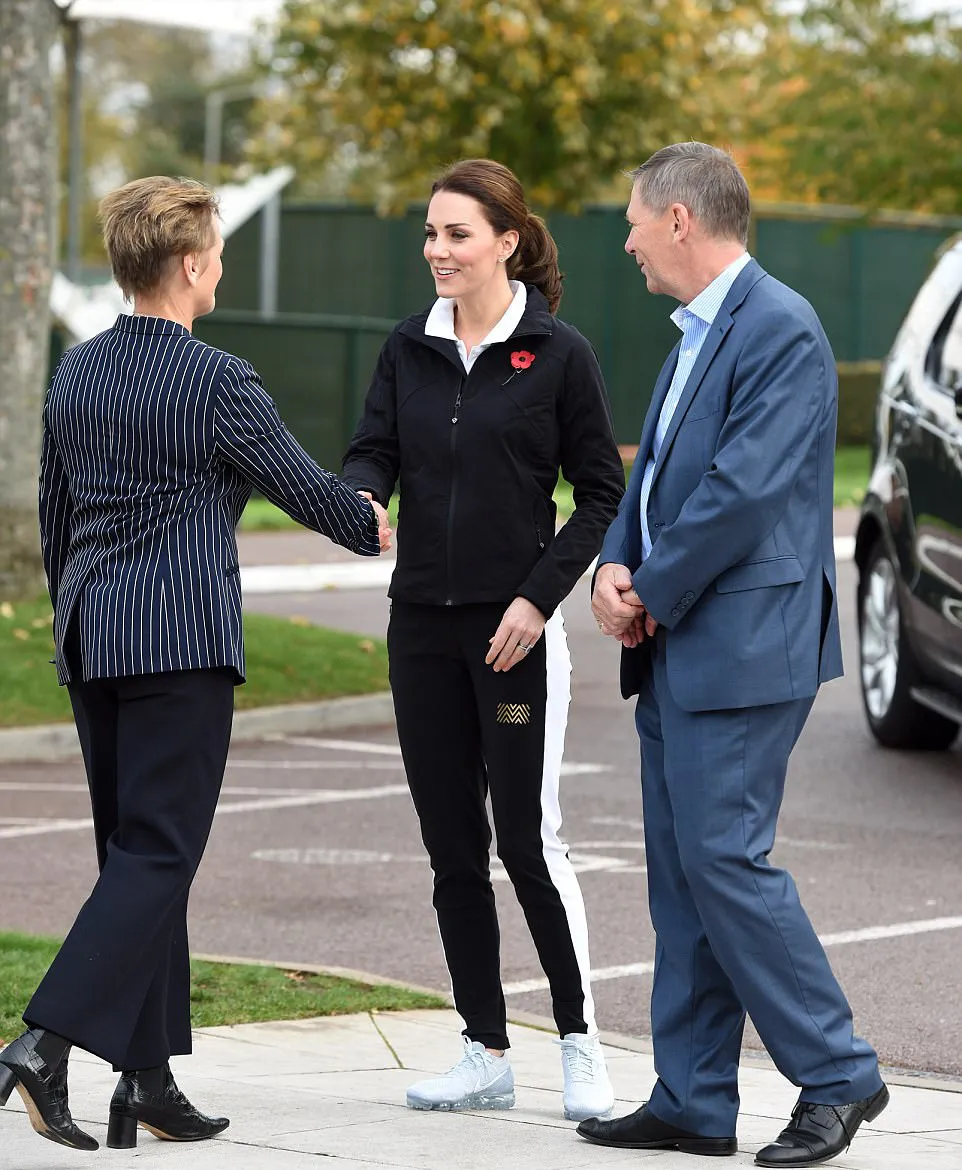 Kate tetap cantik meski dandan sporty © dailymail.co.uk