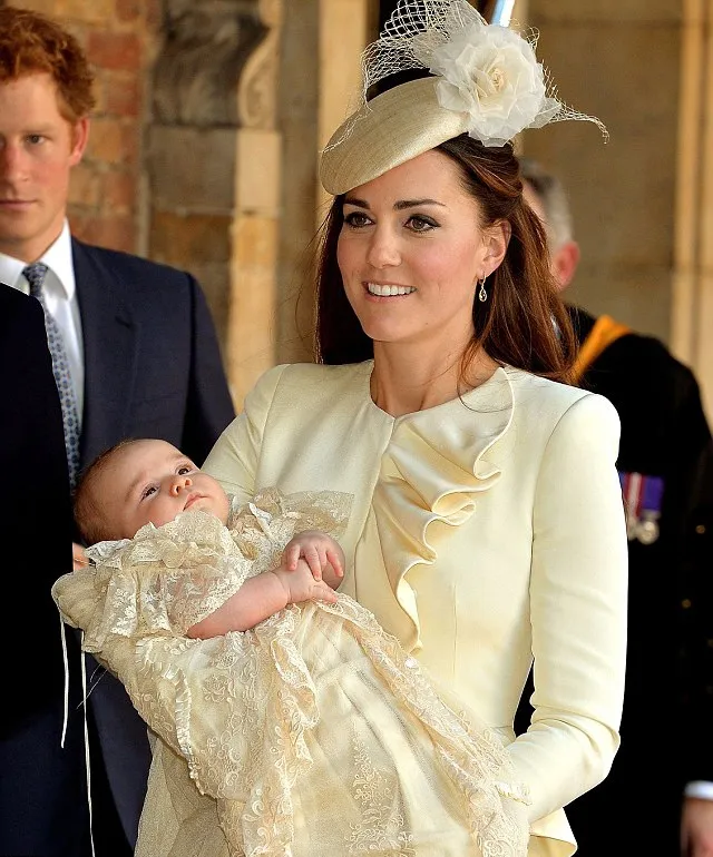Kate Middleton dan anaknya @ dailymail.co.uk