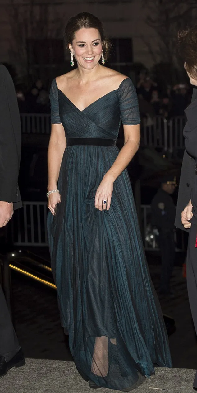 Penampilan Kate yang stunning dengan dress lamanya @ dailymail.co.uk
