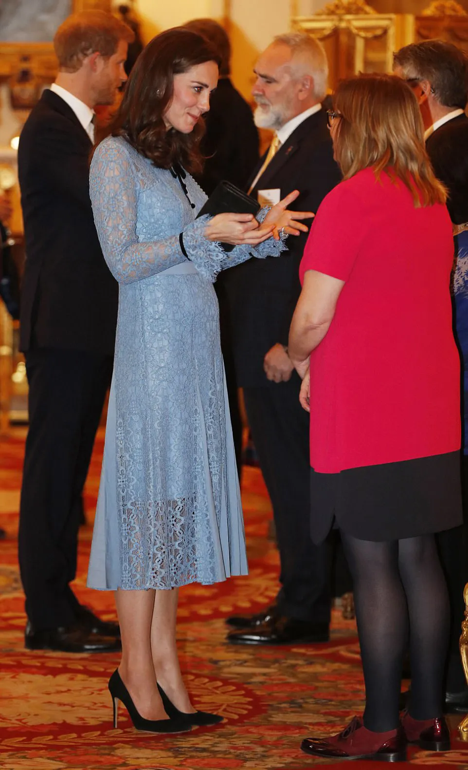 Perut Kate mulai membuncit seiring dengan bertambahnya usia kehamilan © dailymail.co.uk