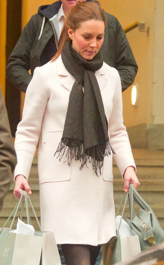 Penampilan Kate saat sedang shopping @ eonline.com